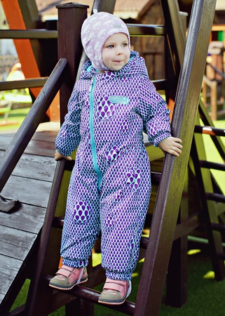 Çocuklar için tulumlar. spor.