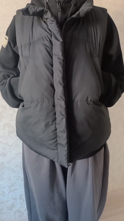 Женский жилет утепленный короткий