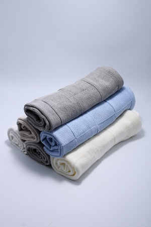 ТРИКОТАЖ ДЕТСКОЕ ОДЕЯЛО С КВАДРАТНЫМ УЗОРОМ