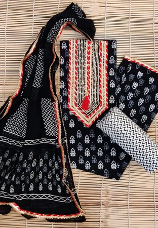 Kadın elbiseleri ve kurtiler