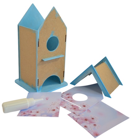 Yaratıcılık için bir set. Çay Evi Çiçek Açan Bahçe