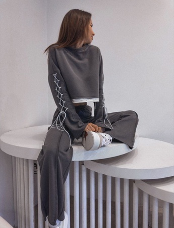 Спортивный костюм со шнуровкой