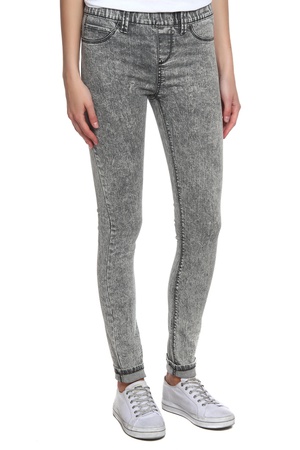 Çok sivriltilmiş kesimli gri jeggings. Elastik kayış. RW25000