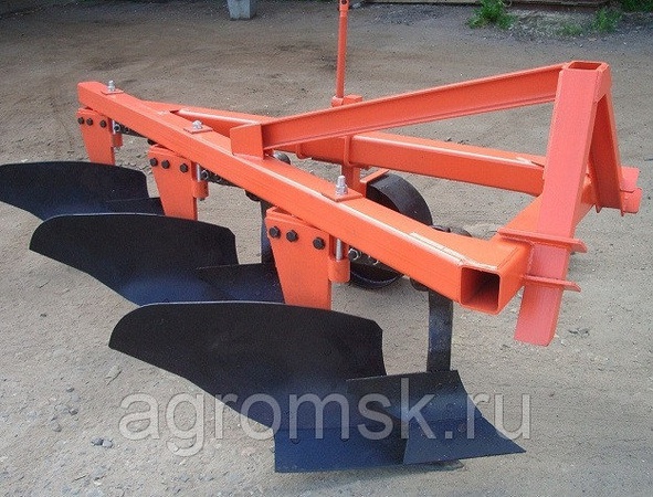 Трехкорпусный плуг ПН-35х3