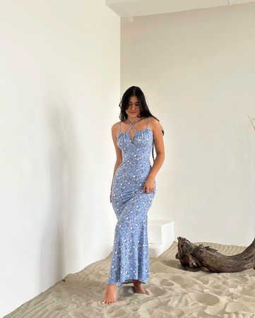 Платье длинное на регулирующийся лямках