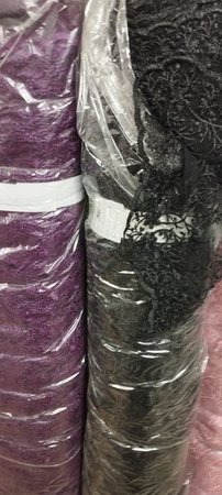 Hochwertige Stickerei auf Tüll