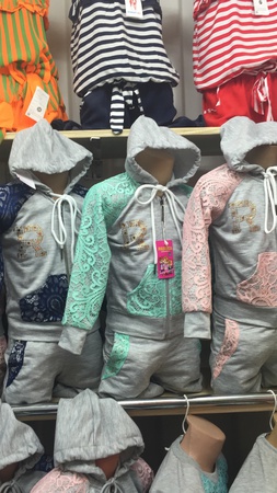 спортиный костюм девочки с гепюром (с замком)