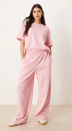 Женский спортивный костюм