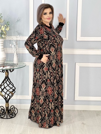 Платья трапеция,  украшено стразами отличного качества  по вороту и рукавах ажурные трикотажные манжеты, есть боковые карманы  Большимеры