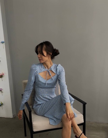 A kesim boyundan bağlamalı elbise