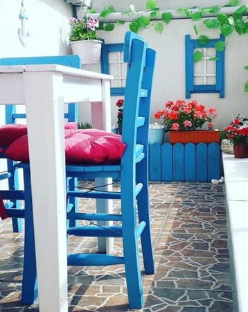 rustik country style table and chairs/ folding plywood chairs