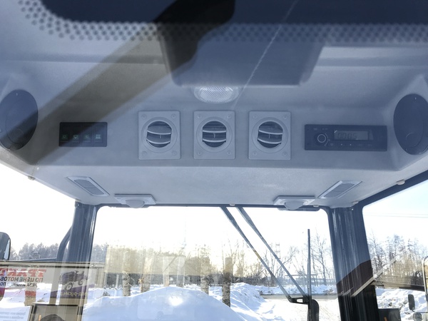 "Lovol TE-244 кабина (1 гидровыход)"