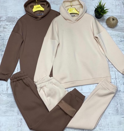 Zweiteiliger Trainingsanzug