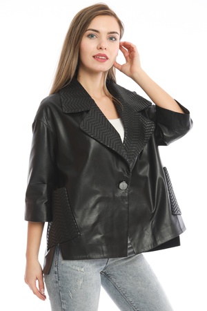 Женская черная кожаная куртка на одной пуговице - свободный крой