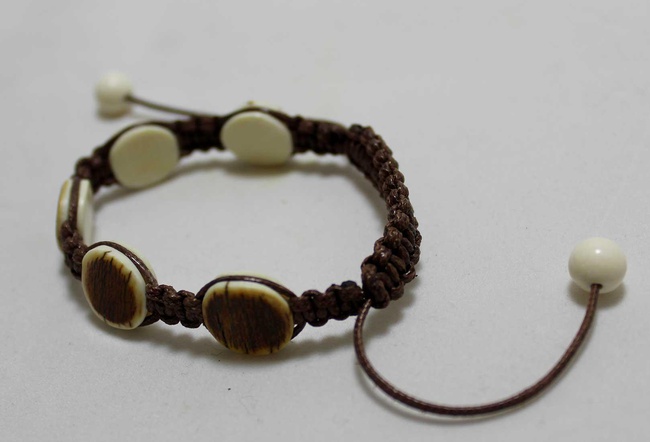 Браслет из бивня мамонта на кожаном шнурке