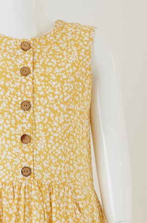 Kolsuz Düğmeli Elbise