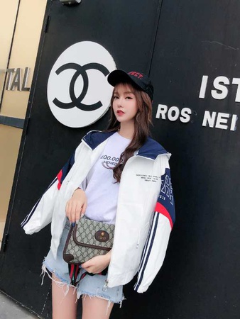 женская ветровка