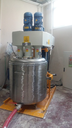 ÜÇ MİLLİ BOYA KARIŞTIRMA MAKİNASI