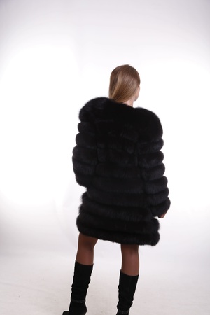 Шубы и жилетки из меха песца оптом от производителя с доставкой по РФ