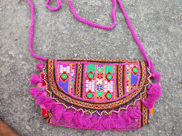 Сумка ручной работы Banjara.Boho Stylist Сумка ручной работы с вышивкой Дизайнерский кошелек Ручной клатч Индийская ручная сумка Традиционные сумки в стиле Bohomian Сумки через плечо, сумка через плечо