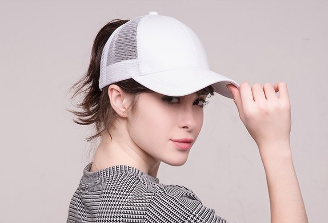 Fileli Kadın At Kuyruğu Şapkası