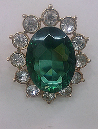 брошь на булавке