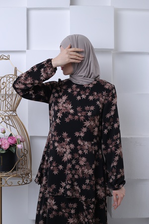 Flounced dress without placket