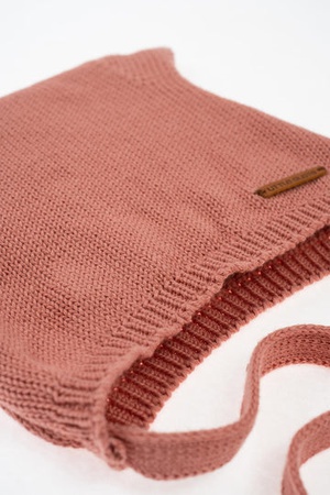 Комплект из шапки с ушками и шарфа