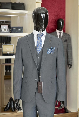 Men's suits of various styles, high quality
