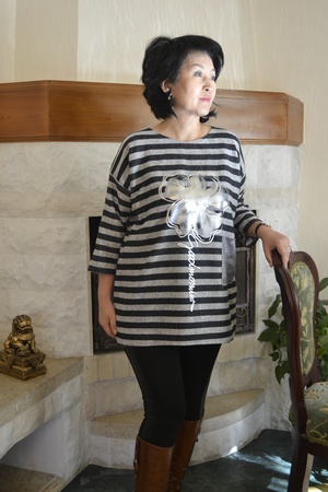 Üreticiden triko tunikler ve elbiseler (tümü stokta)