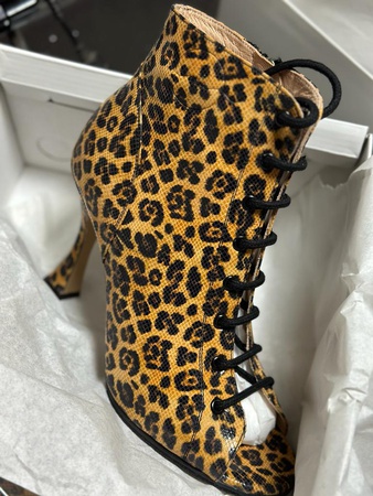 Spor dans ayakkabıları ön siparişte