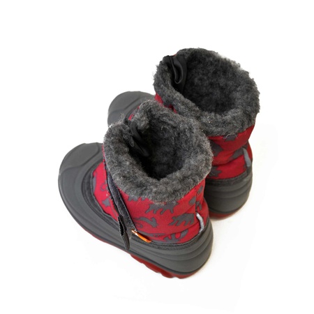 NORDMAN KÜÇÜK BİR ÇOCUK SNOWBOOTS İZOLELİ
