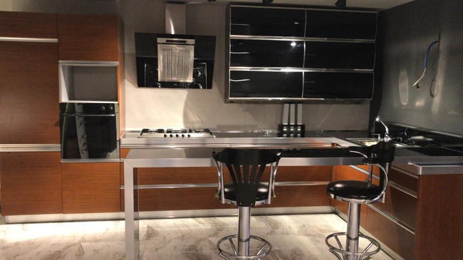 Корпусные и декоративные изделия для кухонь, ванных комнат и гостиниц.