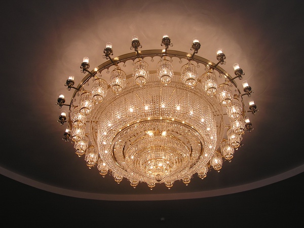 Производитель люстр, дизайнерские люстры на заказ.