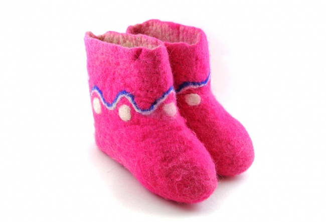 Bir desenli Chuni (pembe keçe çizmeler)