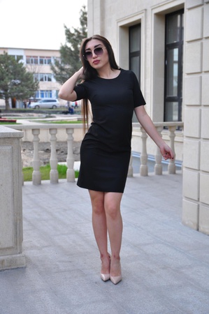 Платье черное длины мини с открытой спиной