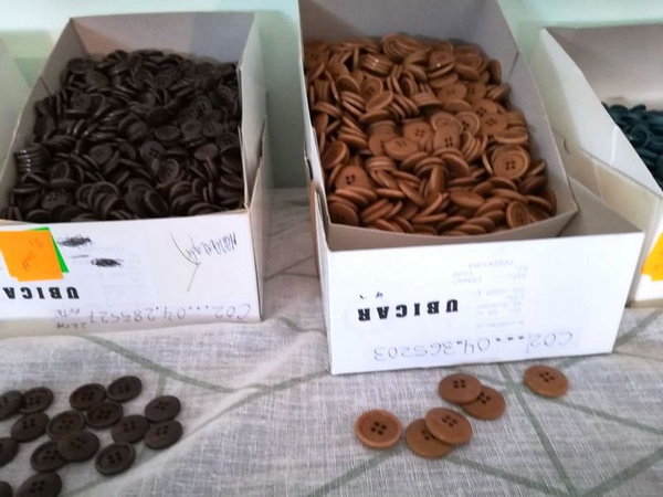 İspanya&#39;dan giysi dikmek için stok.