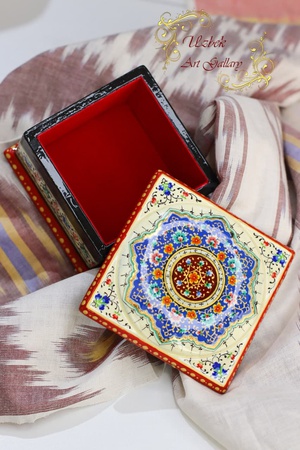 Desenli mücevher kutusu