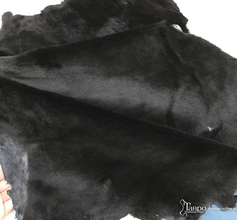 Подкладочный мех, цвет черный.
