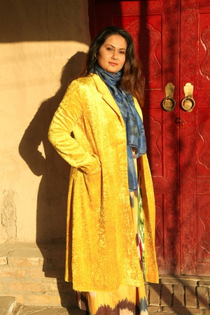 Модное желтое ручной работы пальто
