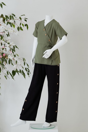 Kruvaze Yaka Bluz / Pantolonlar