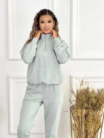 Женский спортивный костюм