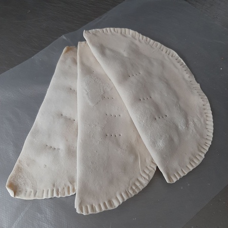 Чебуреки замороженные из мяса индейки и курицы.