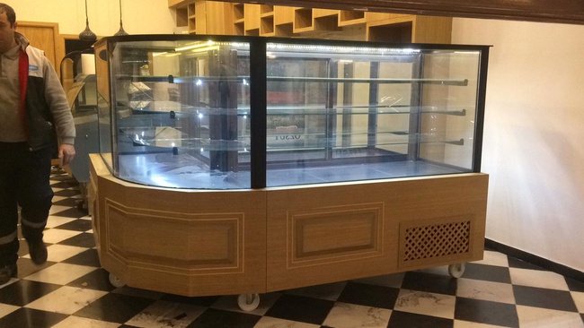 Холодильные витрины для тортов, мороженного, мяса и молока, для салатов, для напитков, шкафы холодильные