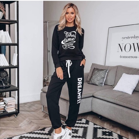 Spor giyim. Eşofman, tişört, sweatshirt, pantolon