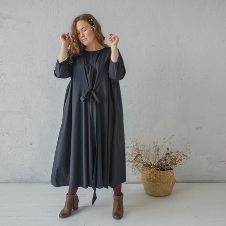 Платье с поясом лентой