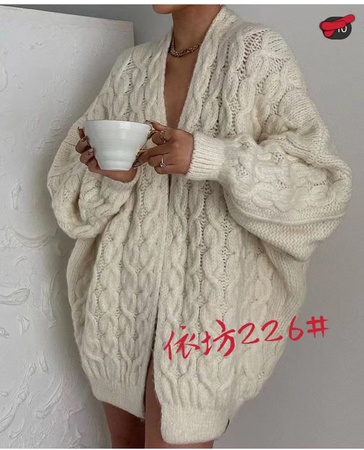 Kapüşonlular, spor çiftler, sweatshirtler, tişörtler, body gömlekleri