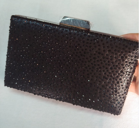 Серебристая вечерняя сумка с камушками