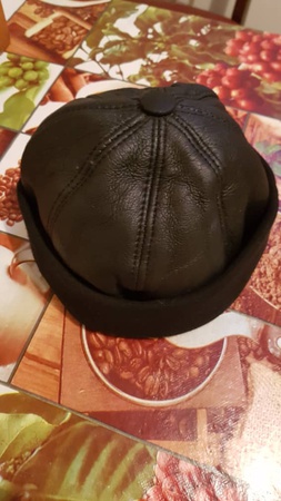 Кожаная шапка с трикотажным подкладом