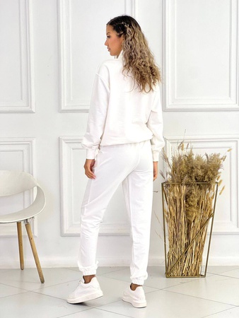 Женский спортивный костюм